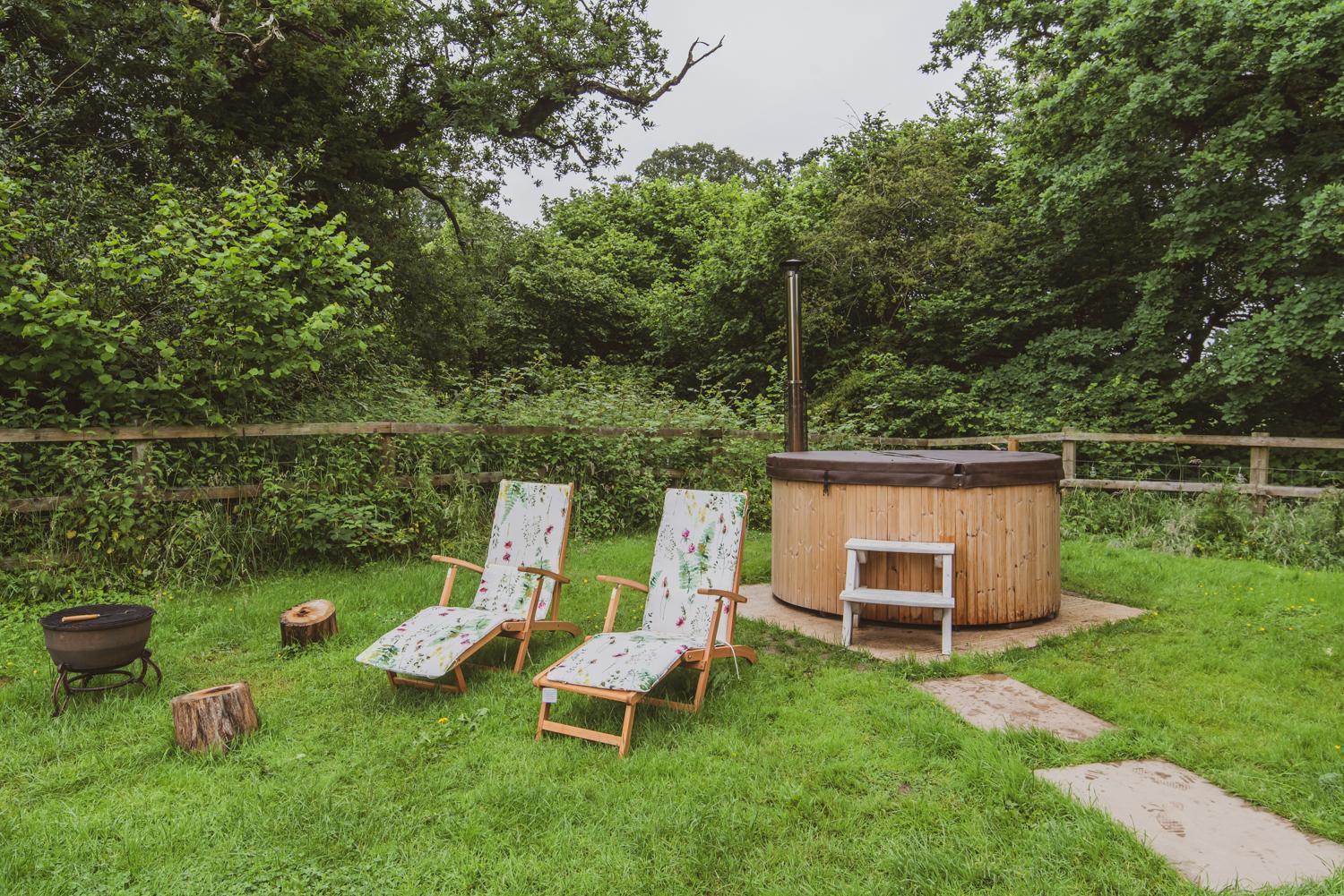 The Hideaway At Hiddenwood Glamping Hotel Corsley ภายนอก รูปภาพ