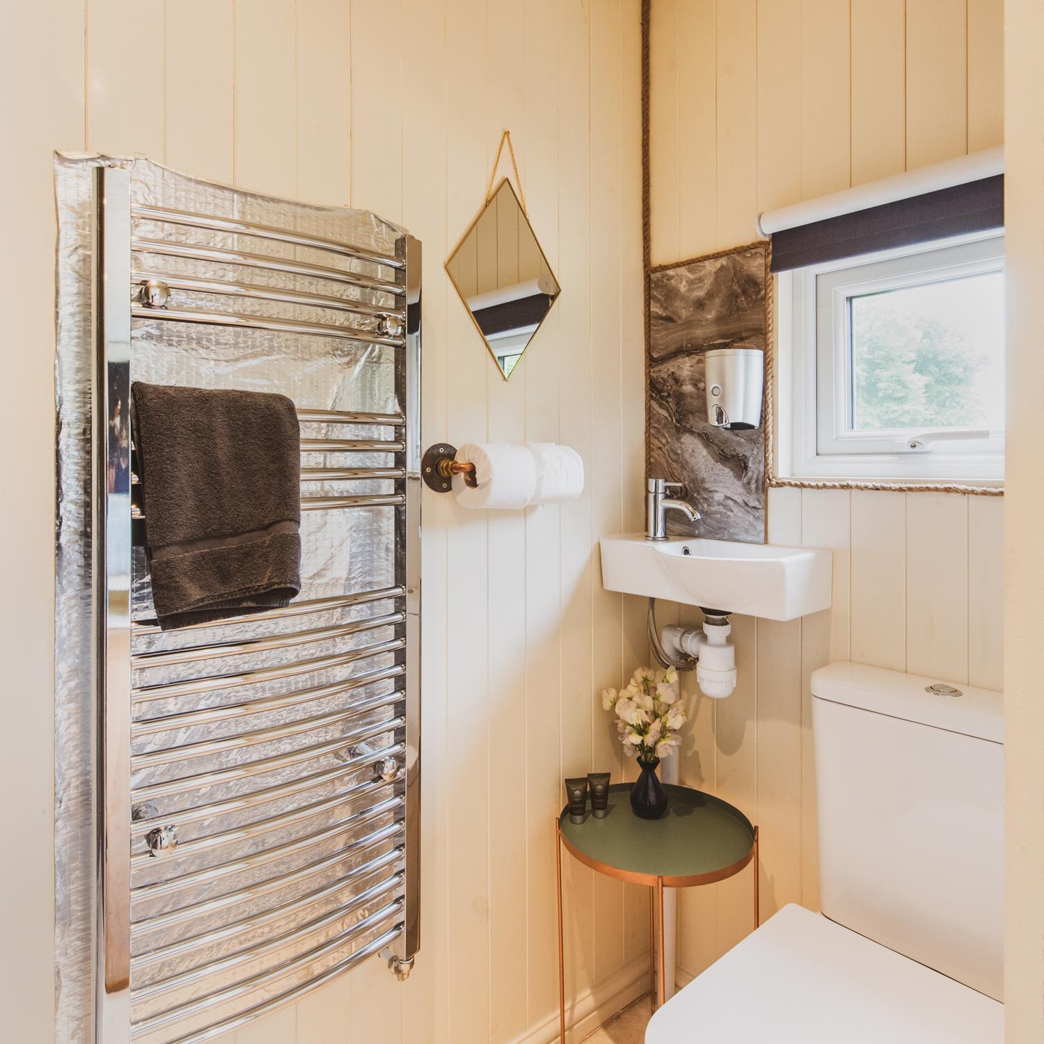 The Hideaway At Hiddenwood Glamping Hotel Corsley ภายนอก รูปภาพ