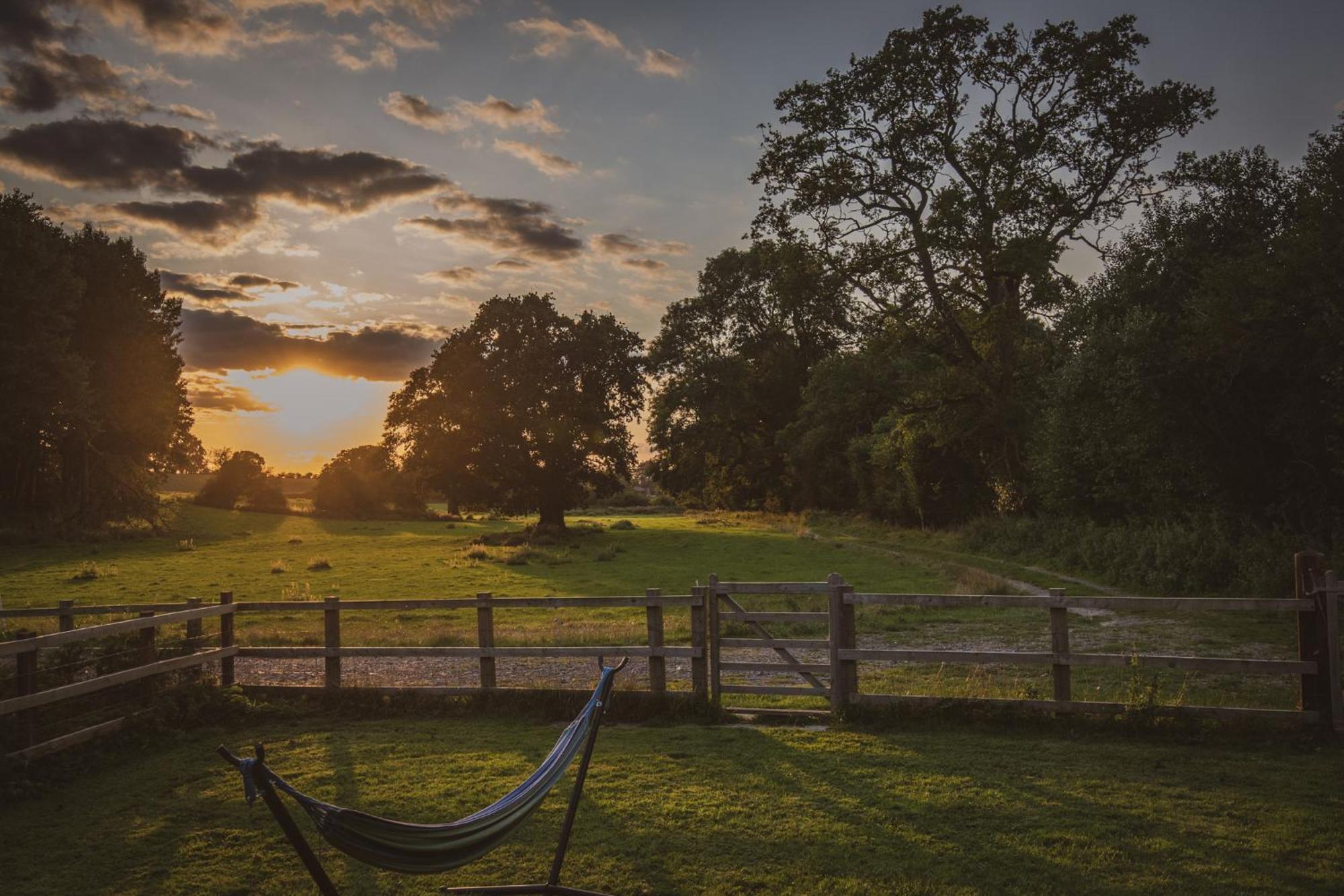 The Hideaway At Hiddenwood Glamping Hotel Corsley ภายนอก รูปภาพ