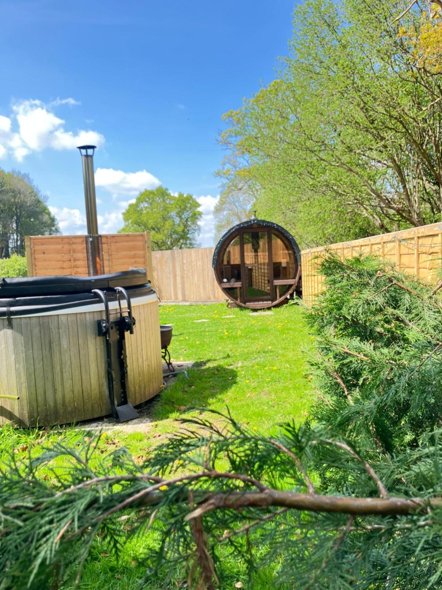 The Hideaway At Hiddenwood Glamping Hotel Corsley ภายนอก รูปภาพ